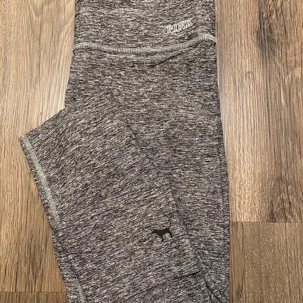 PINK Victoria’s Secret cropped leggings